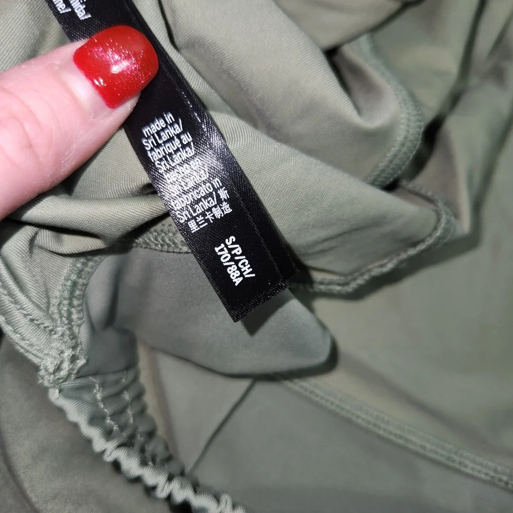Victorias Secret Sport Olive Green Crop Top Long Sleeve Open Back Keyhole Gym S
